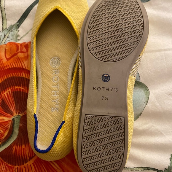 Rothys Yellow Lemon Round Toe Slip On Classic Ballet Flat Womens Size 7.5 - Picture 7 of 7